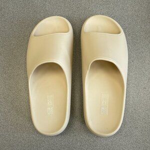 NEW 32 Degrees Women's M 7.5-8.5 Cushion Slide Sandals Cream EVA Ultra Soft